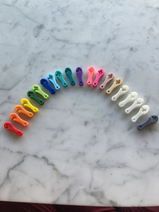 EnFIT Wrenches in a rainbow of colors